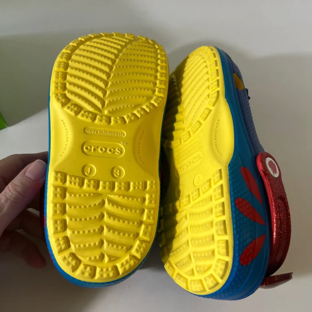 CROCS disney snow